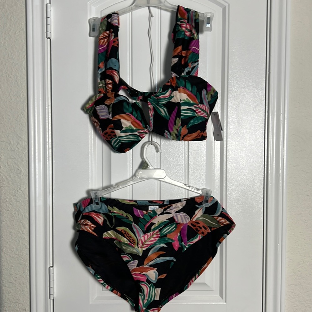 Time and Tru 2pc Strap V Wire Plus Top/High Leg Plus Bottom Set NWT
